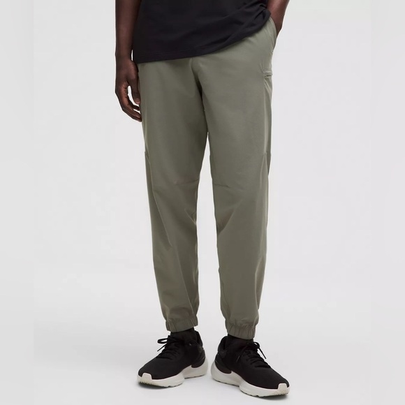 Lululemon Zeroed In Classic-Fit Cargo Jogger
Regular color grey sage - Picture 1 of 12
